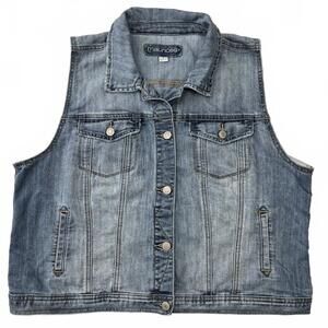 Maurices Denim Vest Women’s Size 1X Light Wash Stretch Jean Vest Sleeveless